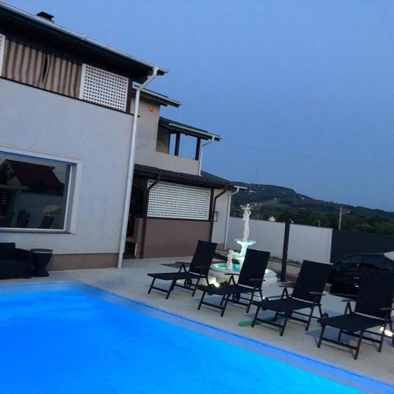 Casă cu 4 camere cu Teren 850 Mp în Central