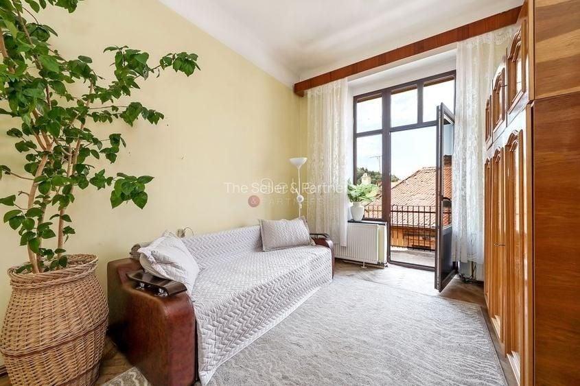 Apartament cu 4 camere semidecomandat în Centrul Istoric
