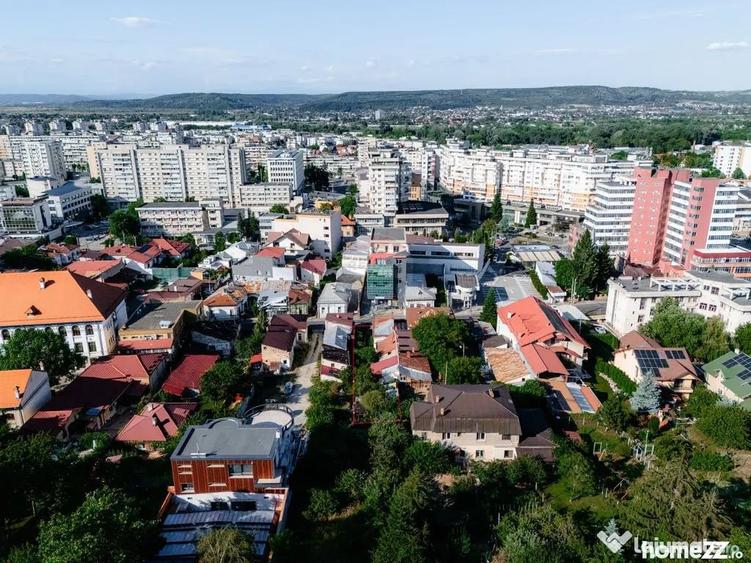 Casă cu 7 camere cu Teren 422 Mp în Central