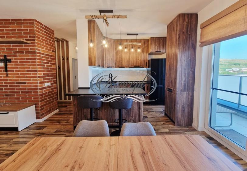 Apartament cu 3 camere semidecomandat, mobilat în Borhanci