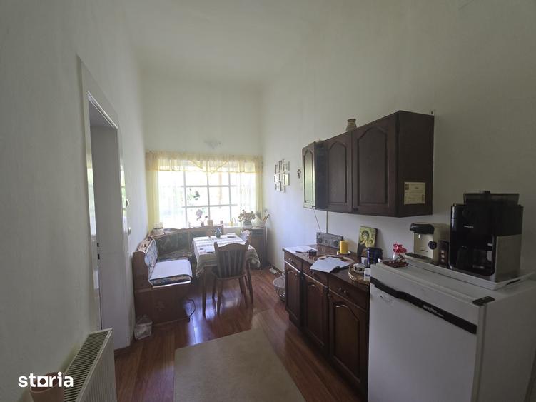 Casă cu 6 camere cu Teren 606 Mp în Lipoveni