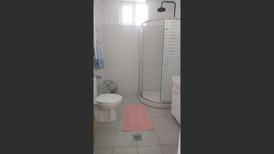 Casă cu 3 camere cu Teren 2116 Mp în Porumbeni
