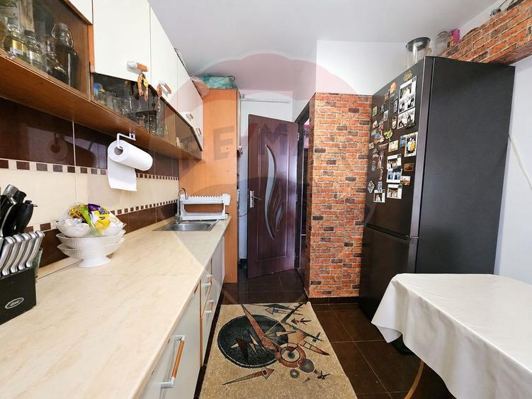 Apartament cu 3 camere decomandat în Casa de Cultură