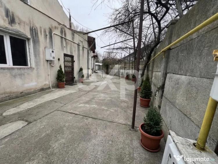 Casă cu 6 camere cu Teren 306 Mp în Central