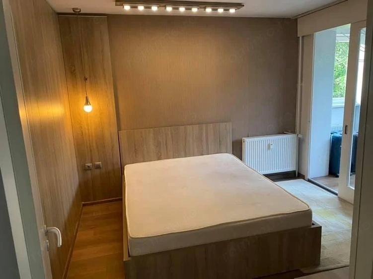 Apartament cu 3 camere semidecomandat în 1 Decembrie 1918