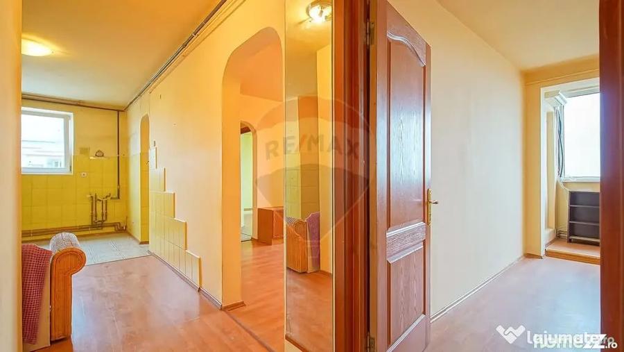 Apartament cu 3 camere decomandat în Astra