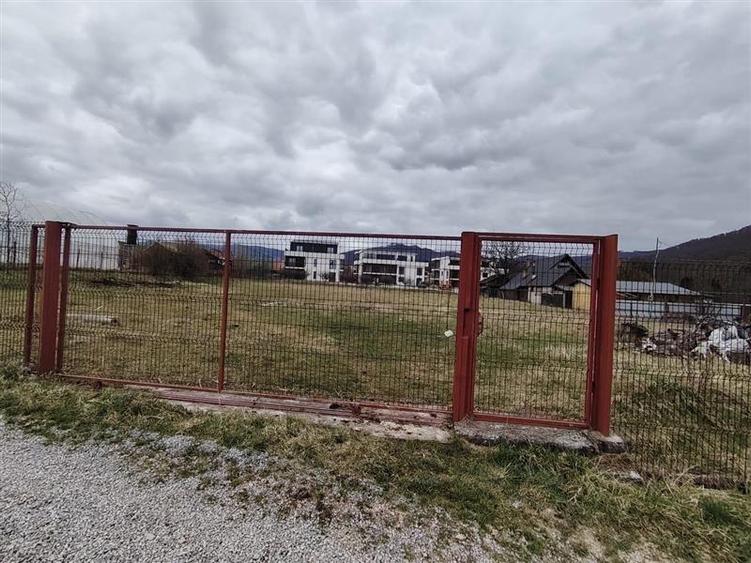 Teren Construcții intravilan de 2428 mp, în Central