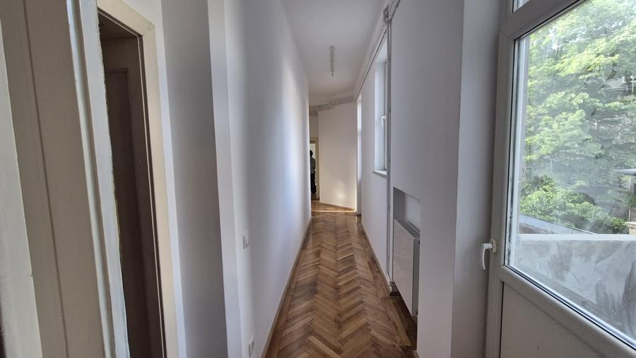 Apartament cu 4 camere decomandat în Eminescu