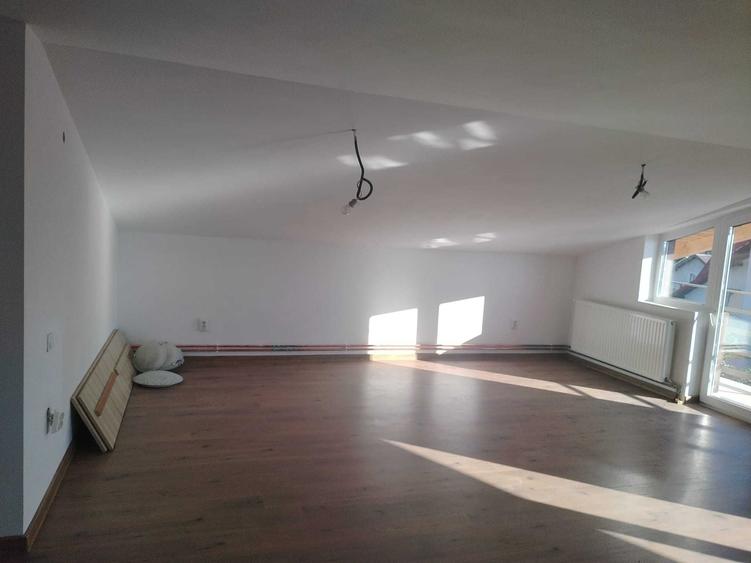 Casă cu 4 camere în Sânpetru