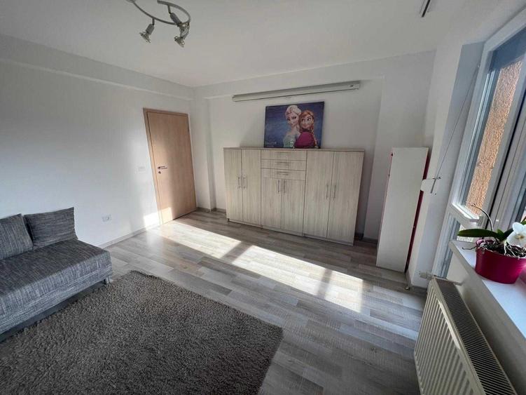 Apartament cu 2 camere decomandat în Tractorul