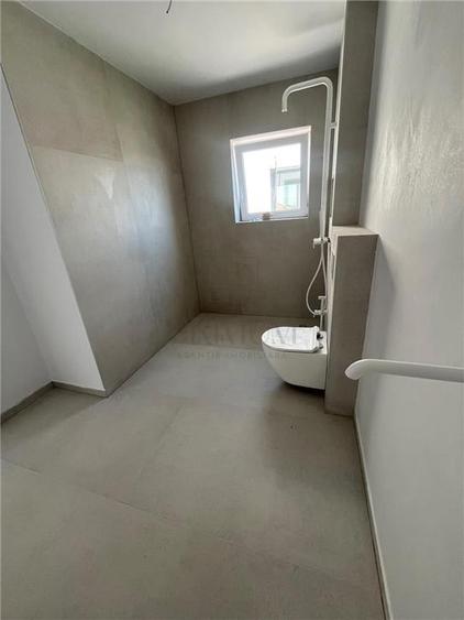 Penthouse cu 4 camere decomandat în Dumbrăvița