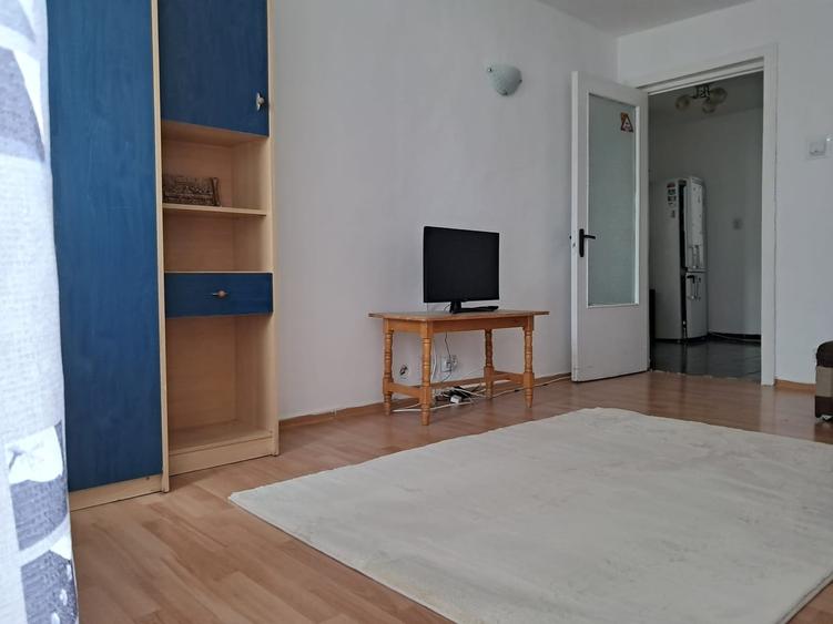 Apartament semidecomandat în Militari