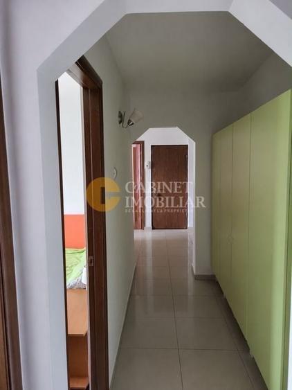 Apartament cu 3 camere decomandat în Nicolina