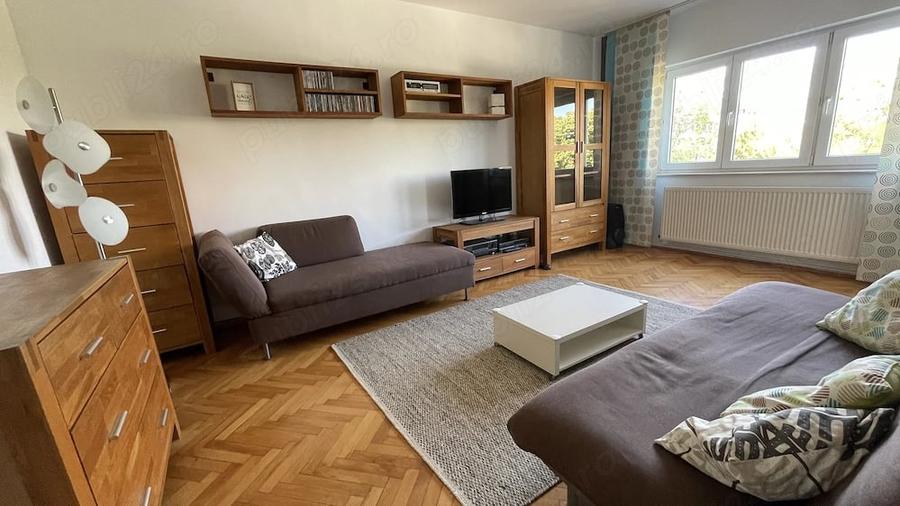 Apartament cu 3 camere decomandat în Intim