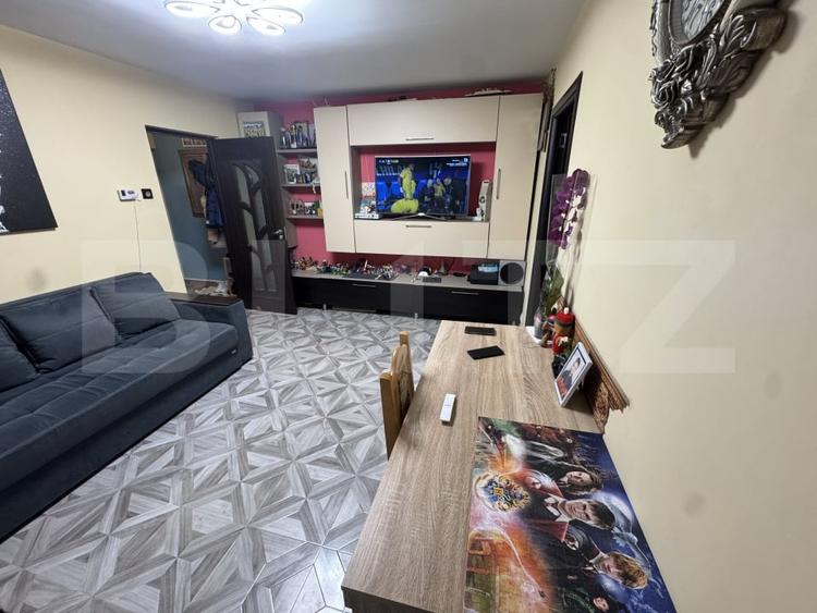 Apartament cu 2 camere semidecomandat, mobilat în Podul de Piatră