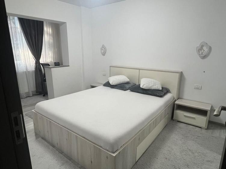Apartament cu 3 camere semidecomandat în Ghiroda