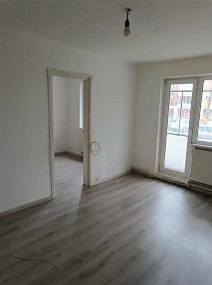 Apartament cu 2 camere semidecomandat în Dâmbu Pietros