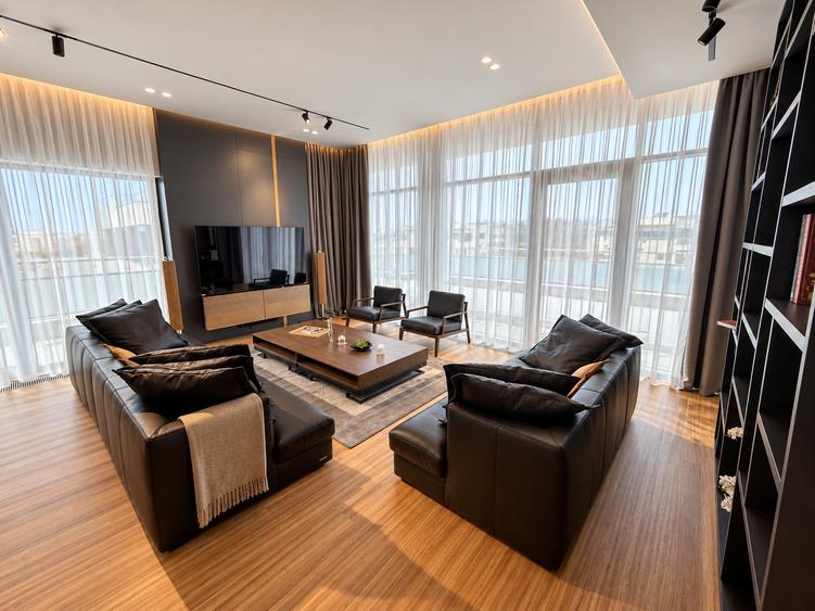 Apartament cu 4 camere în Băneasa