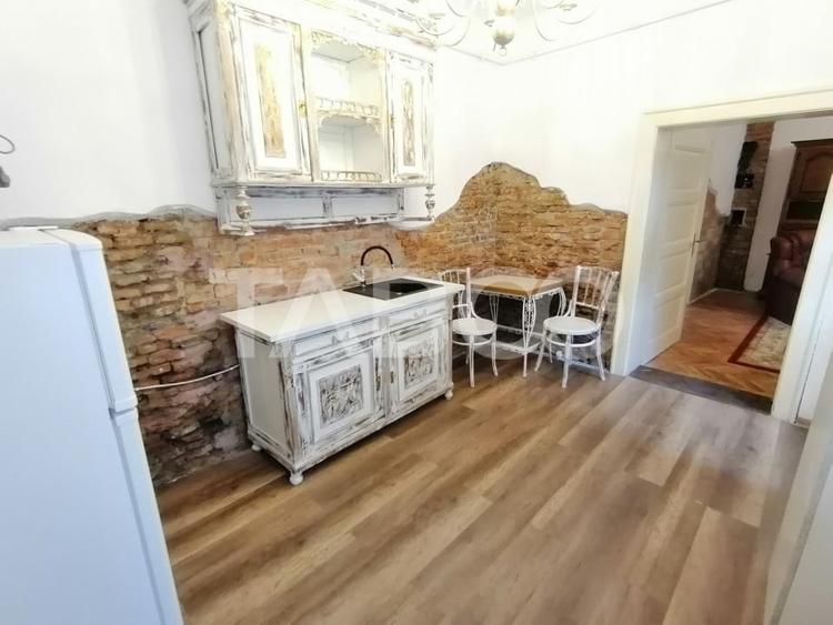 Apartament cu 2 camere nedecomandat, mobilat în Orașul de Jos