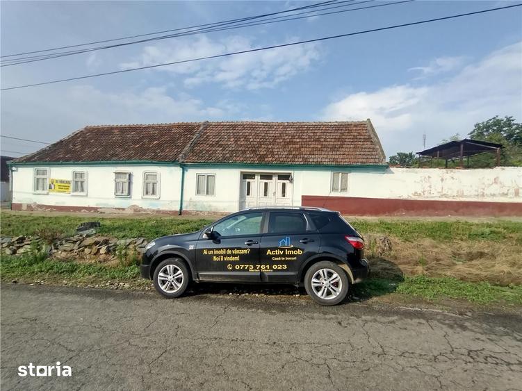 Casă cu 7 camere cu Teren 546 Mp în Socol