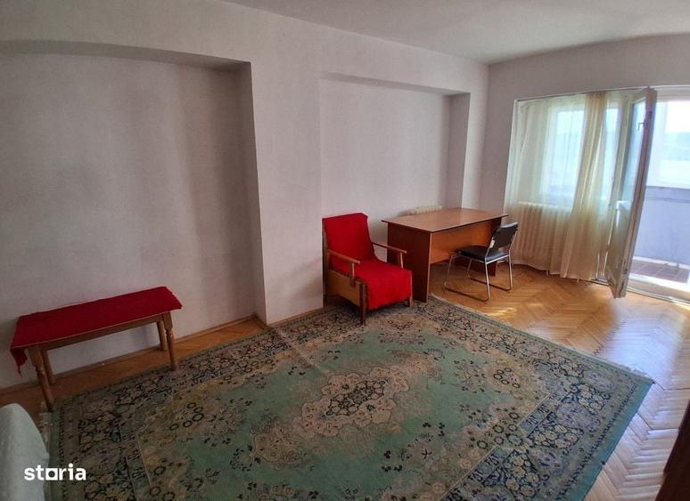 Apartament cu 3 camere decomandat în Păcurari