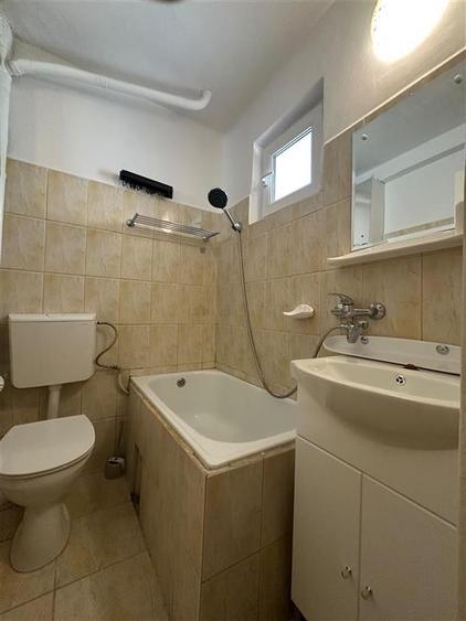 Apartament cu 2 camere semidecomandat în Podu Roș