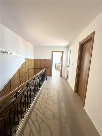 Casă individuală cu 8 camere cu Canalizare în Casa de Cultură