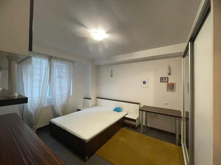 Garsonieră decomandată, mobilată în Romană