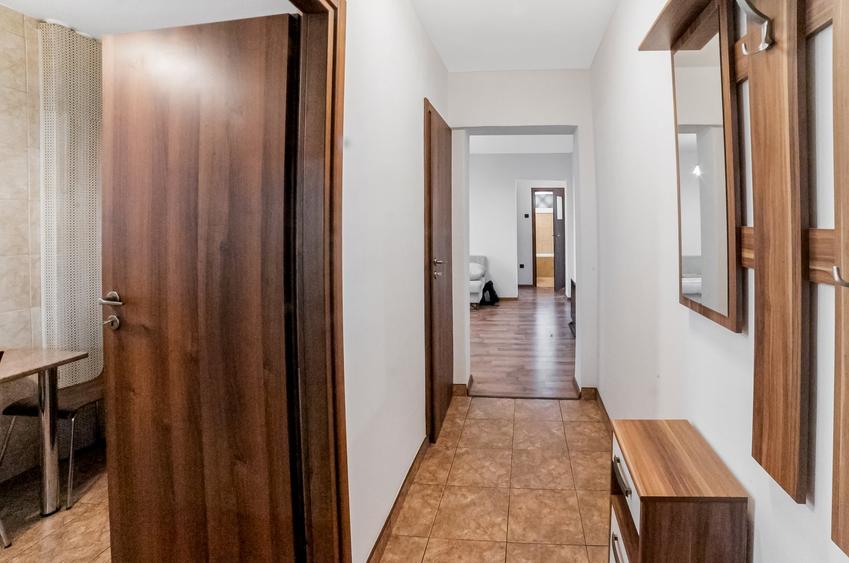 Apartament cu 3 camere semidecomandat în Baba Novac