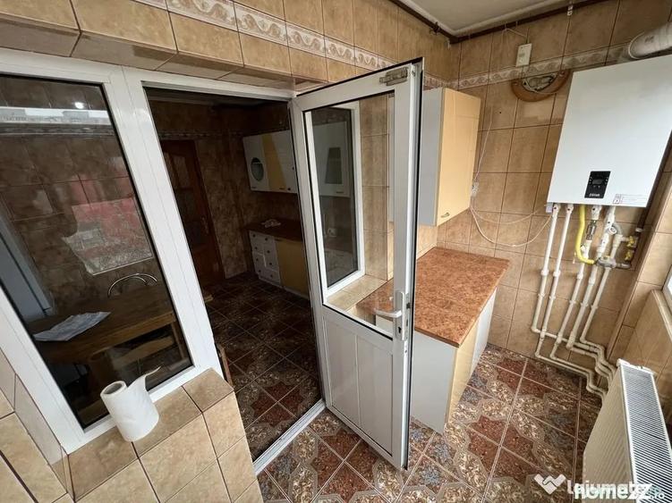 Apartament cu 3 camere decomandat în Casa de Cultură