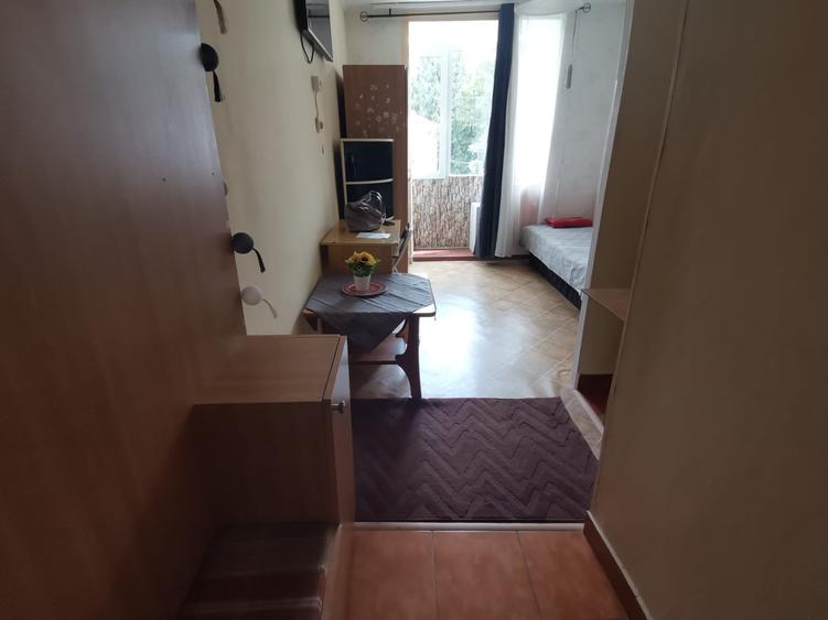 Garsonieră decomandată în Central