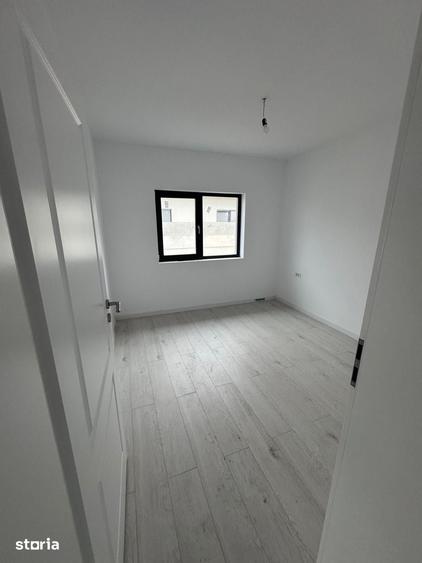 Casă cu 4 camere cu Teren 400 Mp în Olteni