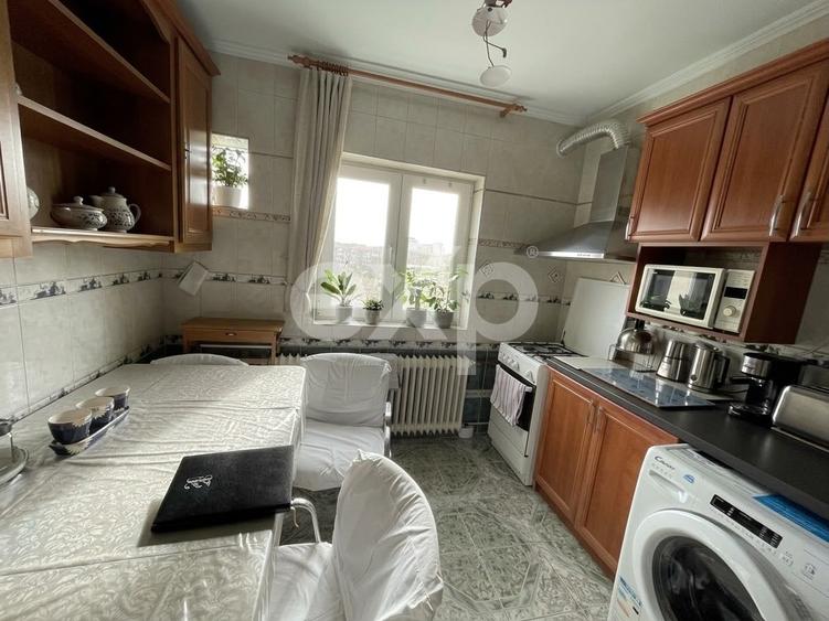 Apartament cu 4 camere decomandat în Lipovei