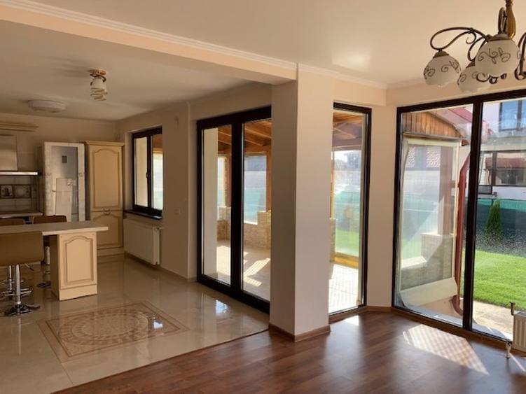 Casă cu 5 camere cu Teren 450 Mp în Central