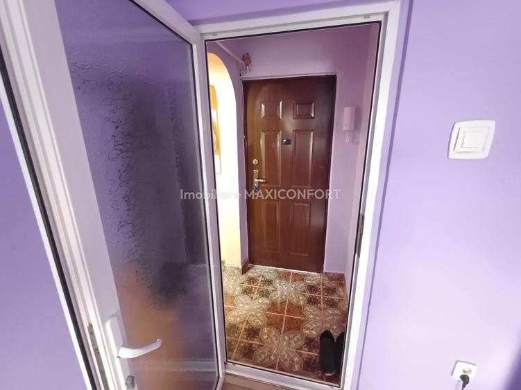 Apartament cu 3 camere semidecomandat în Viziru 1