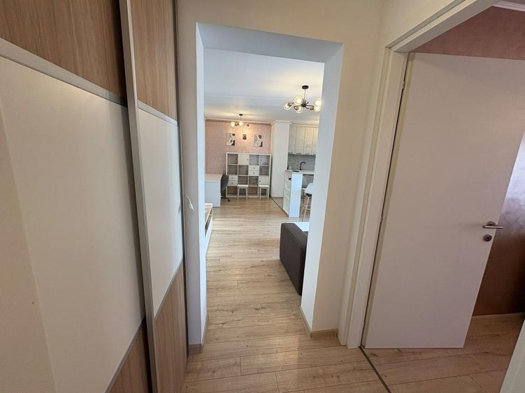 Apartament cu 2 camere decomandat, mobilat în Tractorul