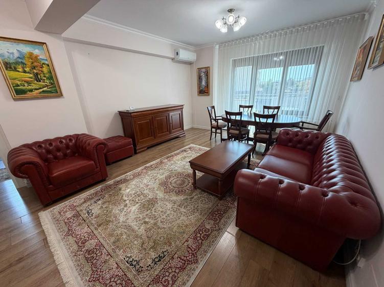 Apartament cu 3 camere decomandat, mobilat în Victoriei