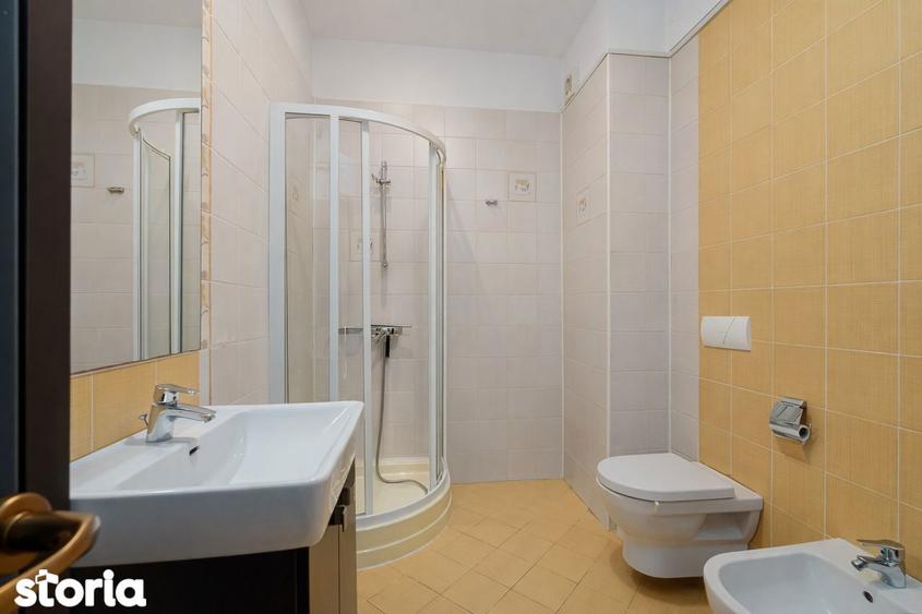 Apartament cu 4 camere, mobilat în Central