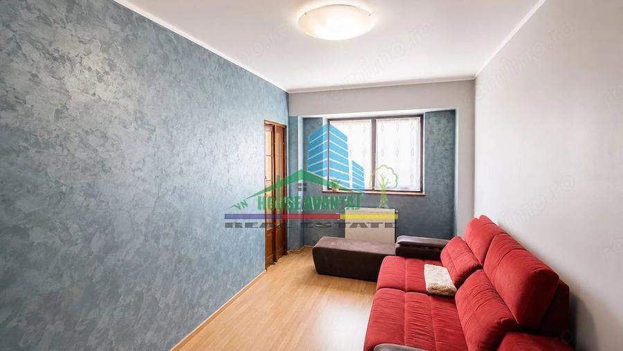 Apartament cu 4 camere decomandat în Central