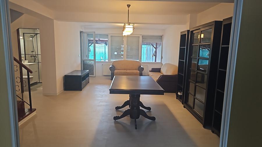 Casă cu 5 camere în Central