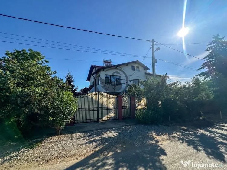 Casă cu 5 camere cu Canalizare în Cocorăștii Colț