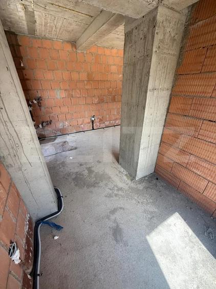 Apartament cu 3 camere decomandat în Tractorul