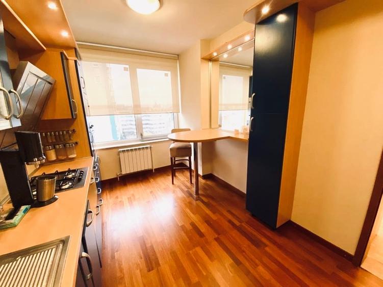 Apartament cu 2 camere decomandat în P-ța Victoriei
