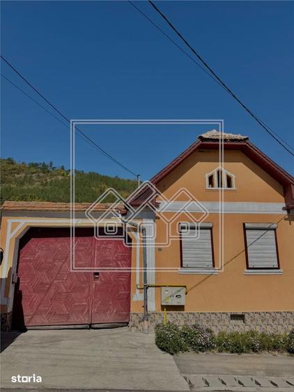 Casă cu 4 camere cu Teren 1418 Mp în Șeica Mare