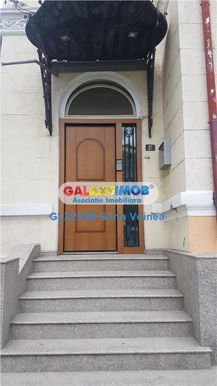 Apartament cu 4 camere semidecomandat în Unirii