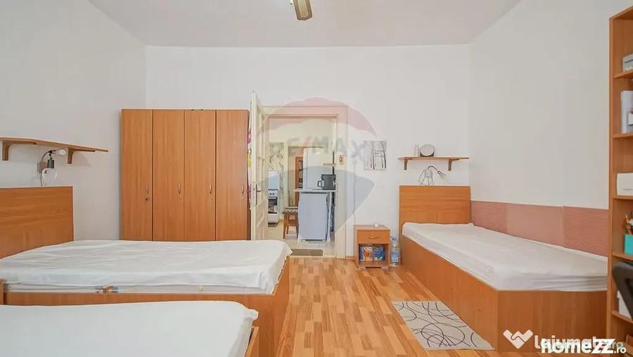 Casă cu 3 camere cu Teren 290 Mp în Central