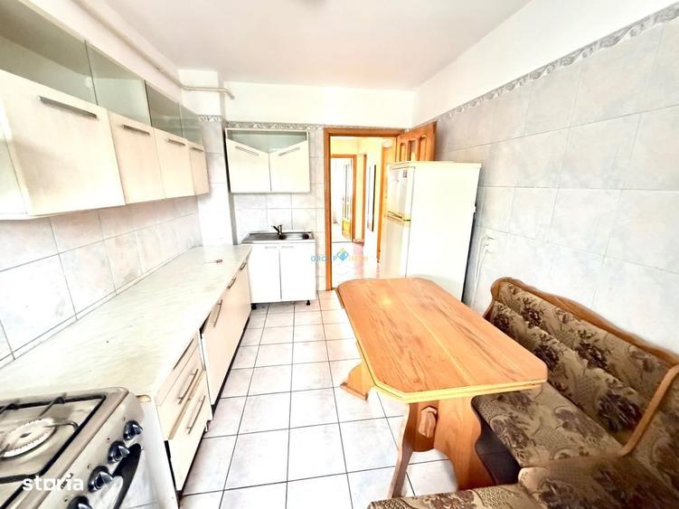 Apartament cu 3 camere decomandat în Republicii