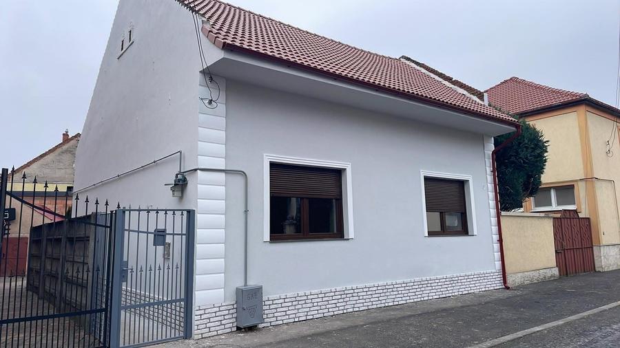 Casă cu 2 camere în Central