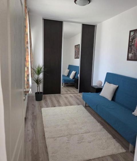 Apartament cu 3 camere semidecomandat, mobilat în Dămăroaia