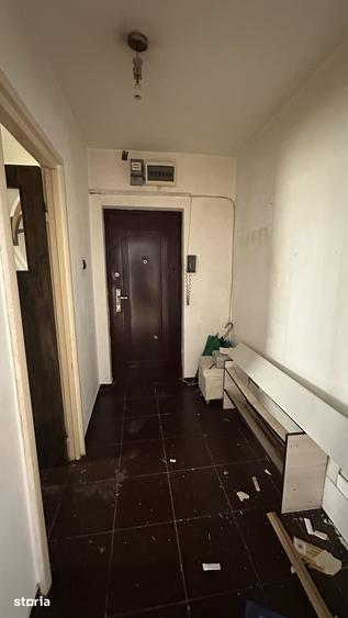 Apartament cu 4 camere semidecomandat în Colentina